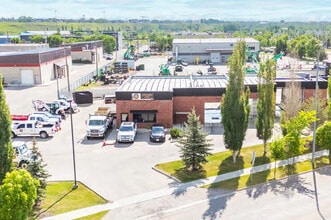 1103 N Railway St, Okotoks, AB à louer Photo de l’immeuble– Image 2 sur 5