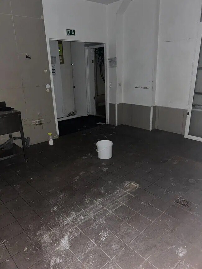 Plus de détails pour Local commercial à louer