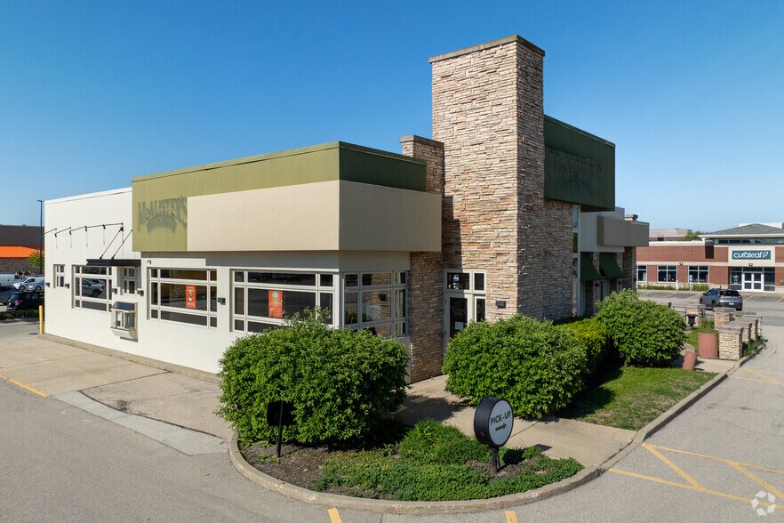 663 Lake Cook Rd, Deerfield, IL à vendre - Photo de l’immeuble – Image 2 sur 4