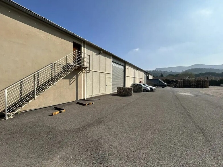 Industriel/Logistique dans Cavaillon à louer - Photo de l’immeuble – Image 1 sur 11