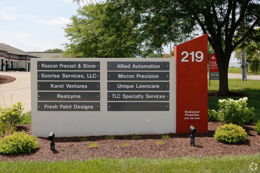 219 Pioneer Blvd, Springboro, OH à louer - Photo de l’immeuble – Image 3 sur 3