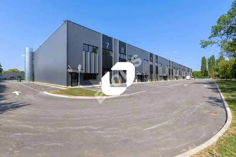 Local d’activités dans Cergy à louer Photo de l’immeuble– Image 1 sur 16