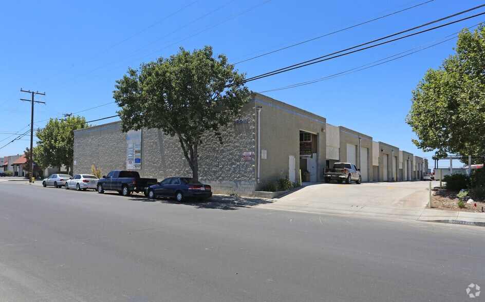 26911 Ruether Ave, Santa Clarita, CA à louer - Photo de l’immeuble – Image 2 sur 4