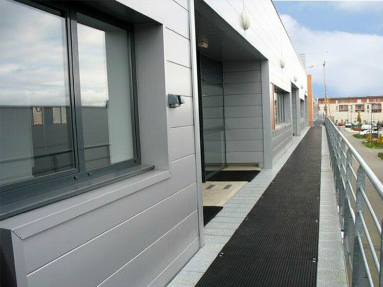 Bureau dans Alençon à louer - Photo de l’immeuble – Image 2 sur 3