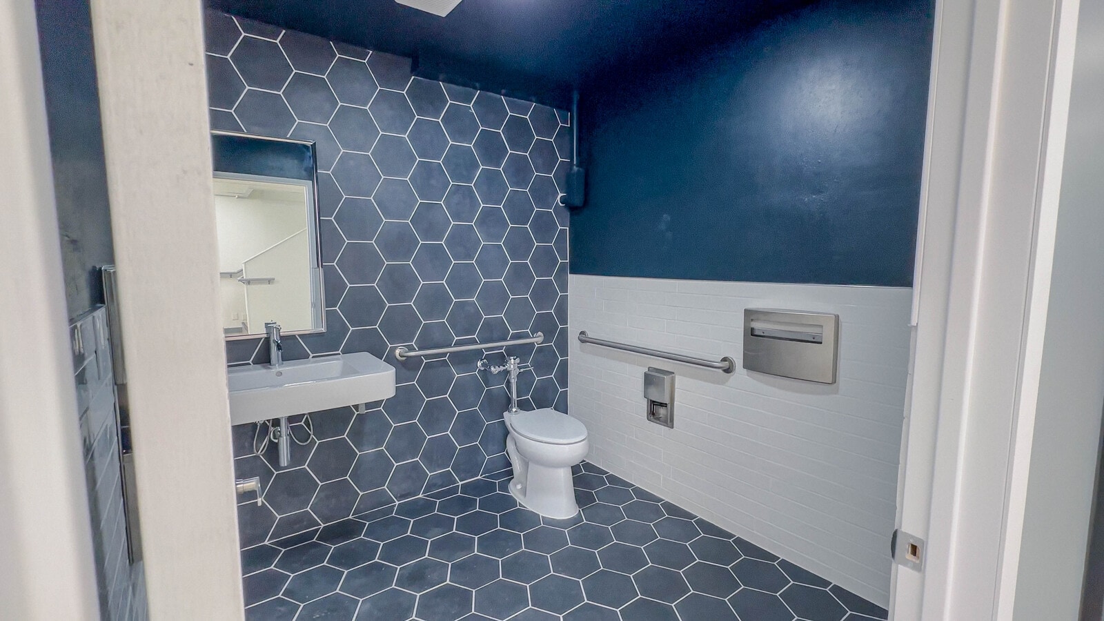 340 Rancheros Dr, San Marcos, CA 92069 - Lot 176-178 - - Photo intérieure - Image 1 of 8