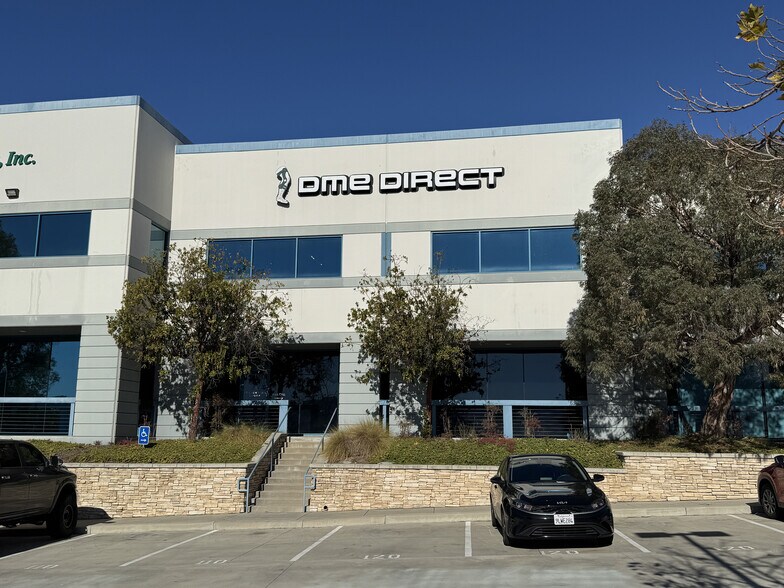 28486 Westinghouse Pl, Valencia, CA à vendre - Photo principale – Image 1 sur 7