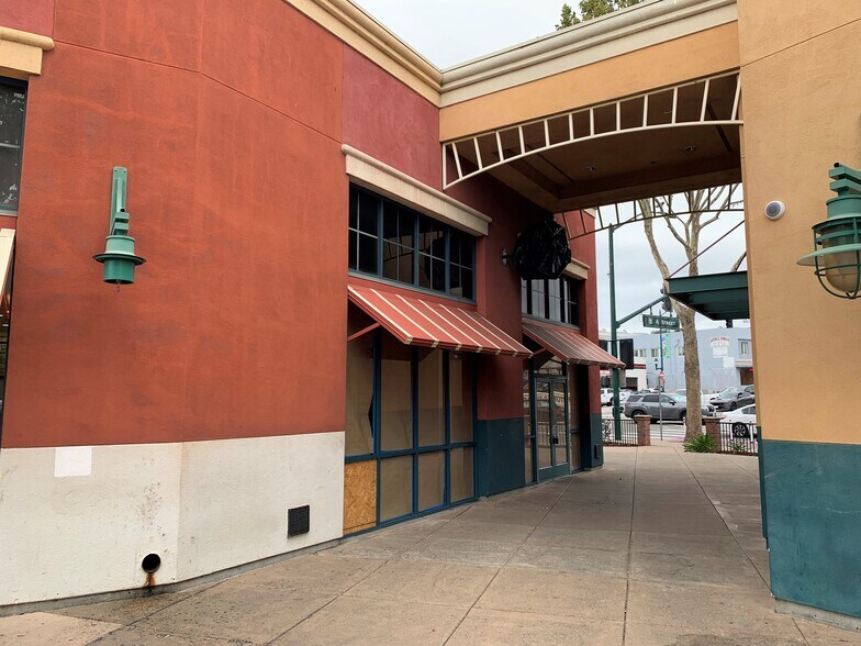 22555 Mission Blvd, Hayward, CA à louer - Photo de l’immeuble – Image 3 sur 7