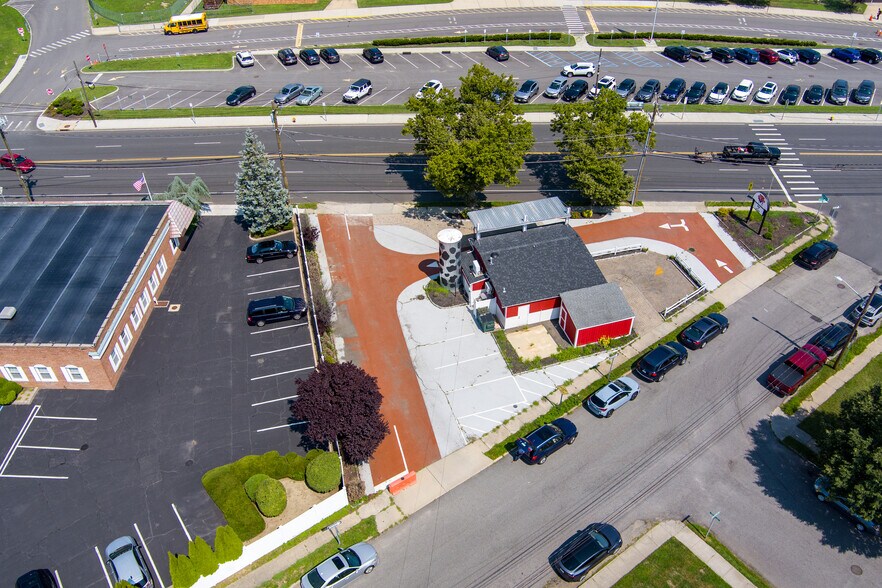 2350 N Jerusalem Ave, North Bellmore, NY à vendre - Photo de l’immeuble – Image 3 sur 12