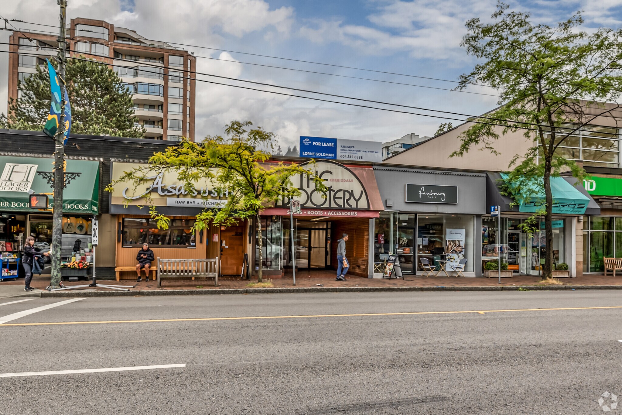 2182 W 41st Av, Vancouver, BC à louer Photo de l’immeuble– Image 1 sur 12