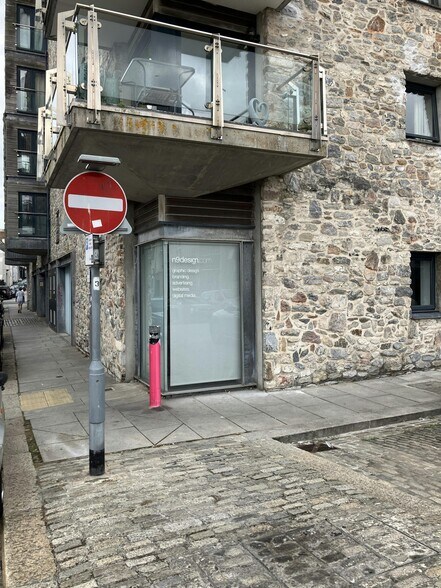 Sutton Wharf, Plymouth à louer - Photo de l’immeuble – Image 1 sur 2