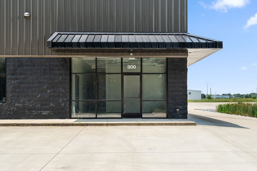 1170 Dunlop Ln, Clarksville, TN à louer - Photo de l’immeuble – Image 3 sur 38