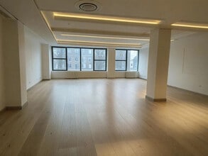 566 7th Ave, New York, NY à louer Photo intérieure– Image 2 sur 3