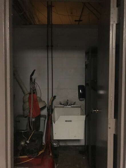 2492 Youngstown Rd SE, Warren, OH à louer - Photo intérieure – Image 2 sur 17