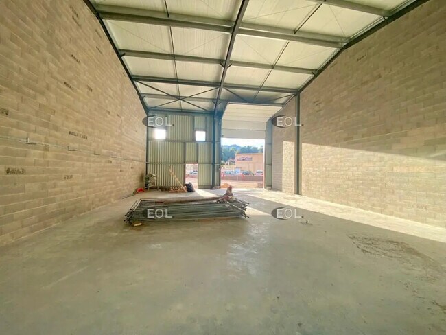 Plus de détails pour Local d’activités à vendre