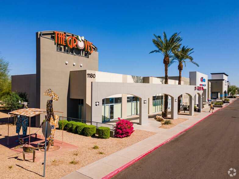 1380 W Elliot Rd, Tempe, AZ à louer - Photo de l’immeuble – Image 1 sur 14