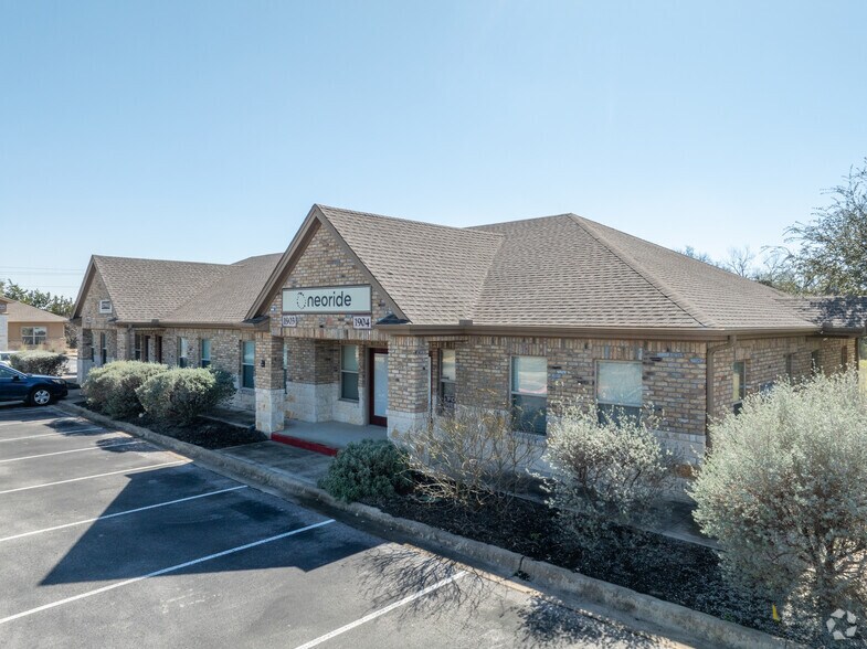 1464 E Whitestone Blvd, Cedar Park, TX à louer - Photo de l’immeuble – Image 1 sur 15