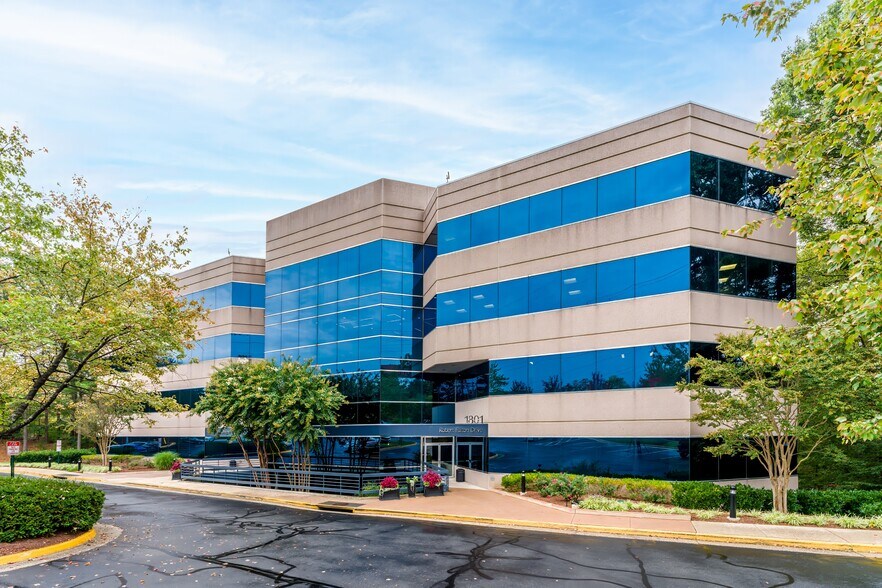 1801 Robert Fulton Dr, Reston, VA à vendre - Photo de l’immeuble – Image 1 sur 22