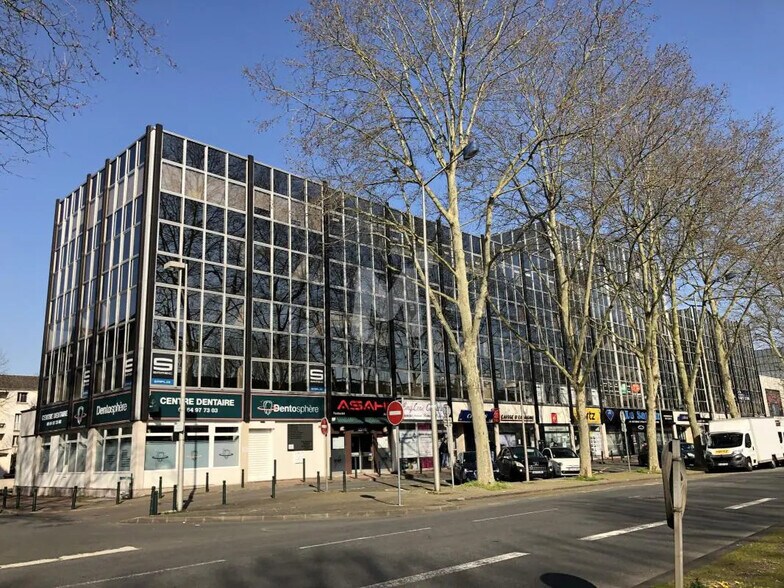 Local commercial dans Évry-Courcouronnes à louer - Photo de l’immeuble – Image 1 sur 14
