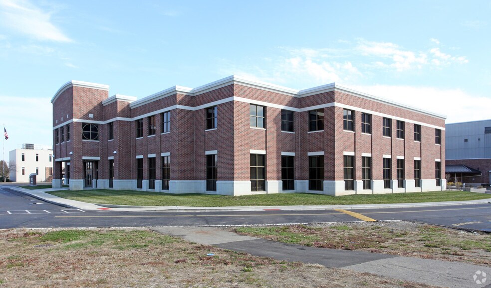 781 Irving Wick Dr W, Heath, OH à louer - Photo de l’immeuble – Image 3 sur 9