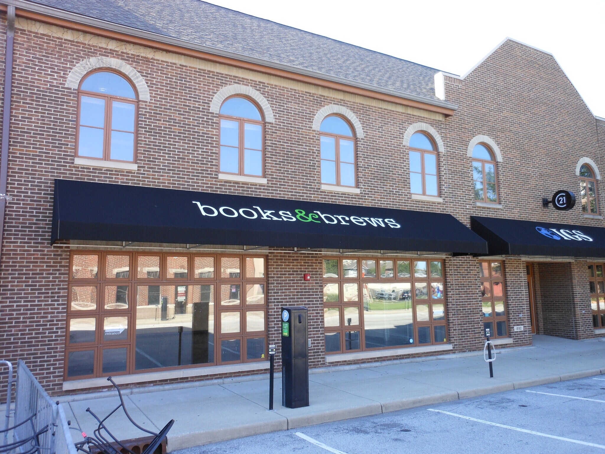 643 Massachusetts Ave, Indianapolis, IN à louer Photo principale– Image 1 sur 32