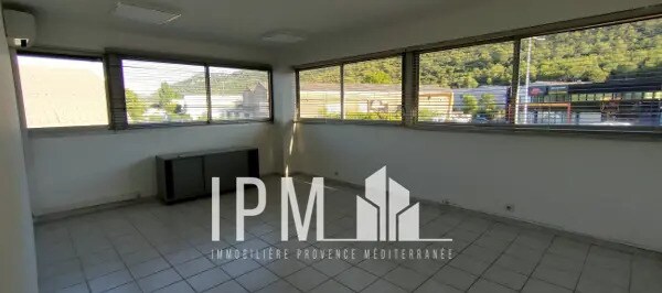 Bureau dans Aubagne à louer - Photo de l’immeuble – Image 1 sur 5