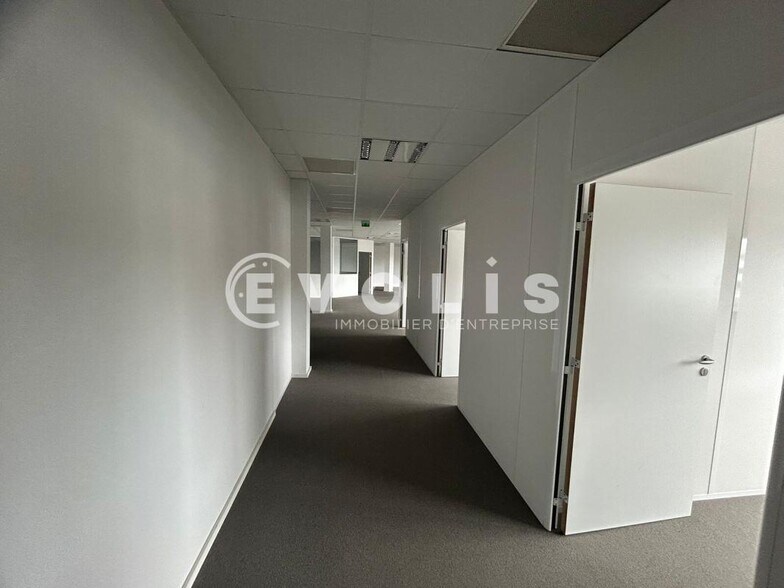 198 Avenue Du Haut Lévèque, Pessac à louer - Photo de l’immeuble – Image 2 sur 6