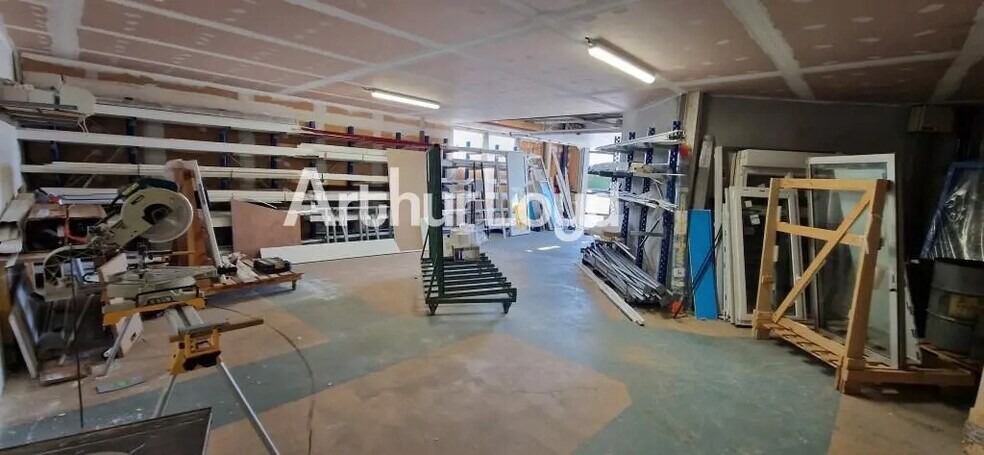 Local d’activités dans Mondeville à louer - Photo intérieure – Image 2 sur 3