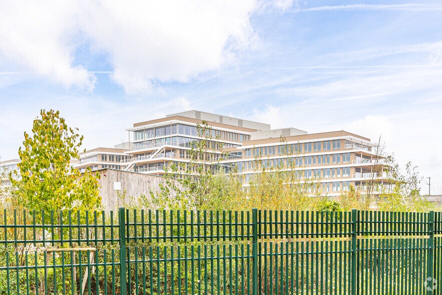 1 Place Des Papeteries, Nanterre à louer - Photo de l’immeuble – Image 3 sur 3