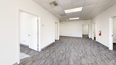 13830 N 58th St, Clearwater, FL à louer Numérisation 3D Matterport– Image 1 sur 10