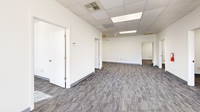 13830 N 58th St, Clearwater, FL à louer Numérisation 3D Matterport– Image 1 sur 10