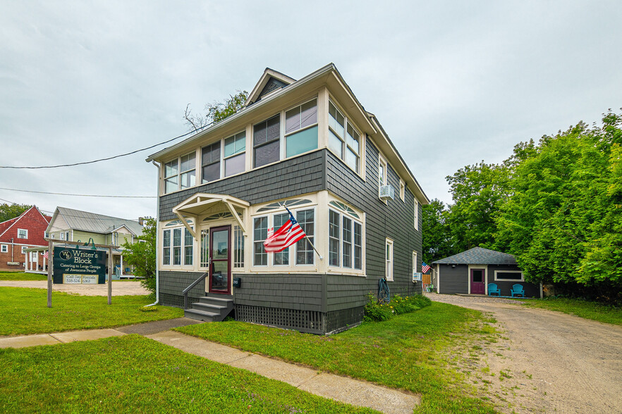 Lake Flower Ave portefeuille de 2 biens à vendre sur LoopNet.fr - Photo de l’immeuble – Image 1 sur 20