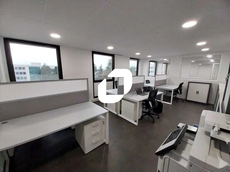 Bureau dans Chatou à vendre - Photo de l’immeuble – Image 2 sur 8