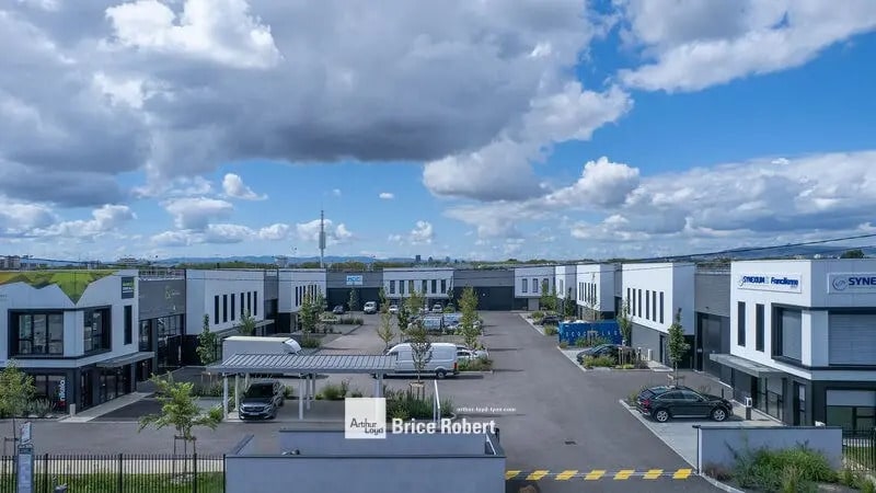 Local d’activités dans Vaulx-en-Velin à louer - Aérien – Image 1 sur 10