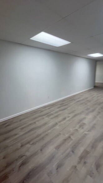 225 Middle Country Rd, Middle Island, NY à louer - Vidéo sur l’annonce professionnelle – Image 2 sur 10
