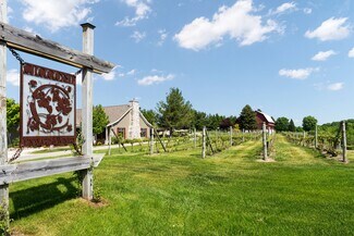Plus de détails pour 10343 E Hilltop Rd, Suttons Bay, MI - Spécialisé à vendre