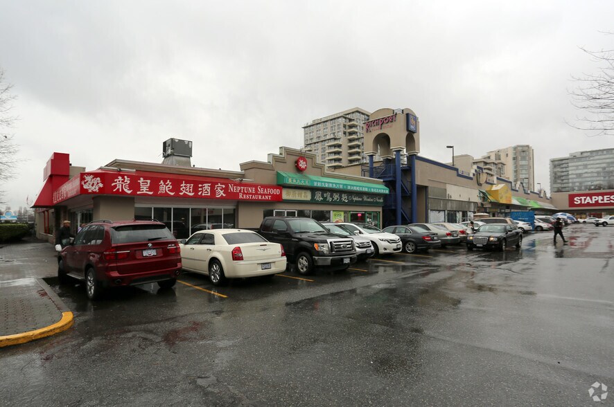 8111-8211 Akroyd Rd, Richmond, BC à louer - Photo de l’immeuble – Image 2 sur 13