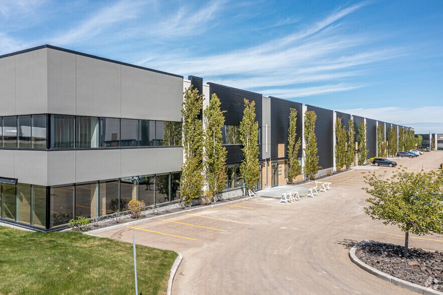 6704-6744 50th St NW, Edmonton, AB à louer - Photo principale – Image 1 sur 12