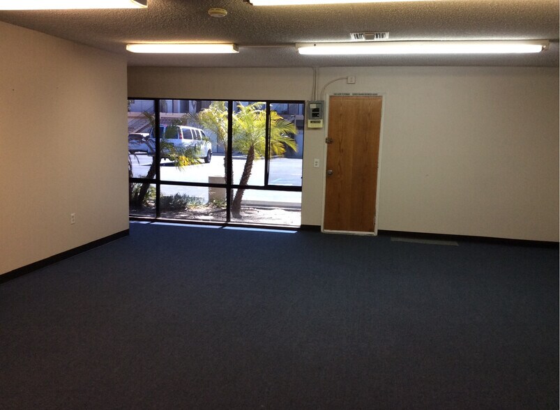 560 Greenbrier Dr, Oceanside, CA à louer - Photo intérieure – Image 2 sur 13