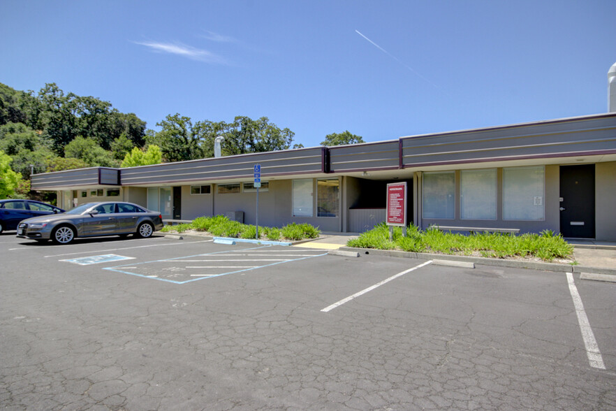1615 Hill Rd, Novato, CA à louer - Photo de l’immeuble – Image 3 sur 11