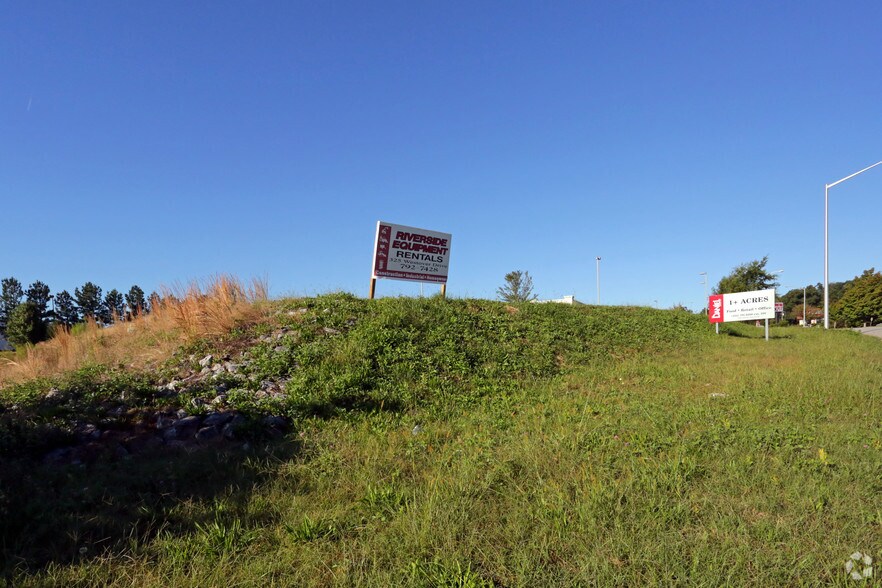 Lowes Dr, Danville, VA à vendre - Photo principale – Image 1 sur 7