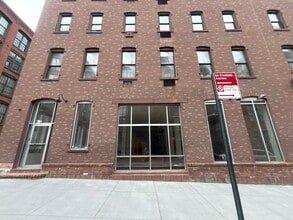 52 Bridge St, Brooklyn, NY à louer Photo intérieure– Image 1 sur 7