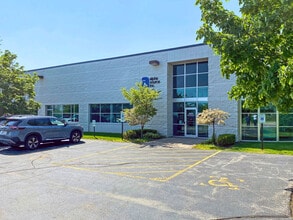 6619 W Calumet Rd, Milwaukee, WI à louer Photo de l’immeuble– Image 1 sur 22
