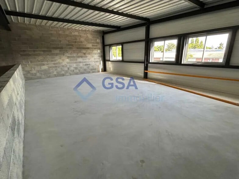 Local d’activités dans Pringy à louer - Photo de l’immeuble – Image 3 sur 5