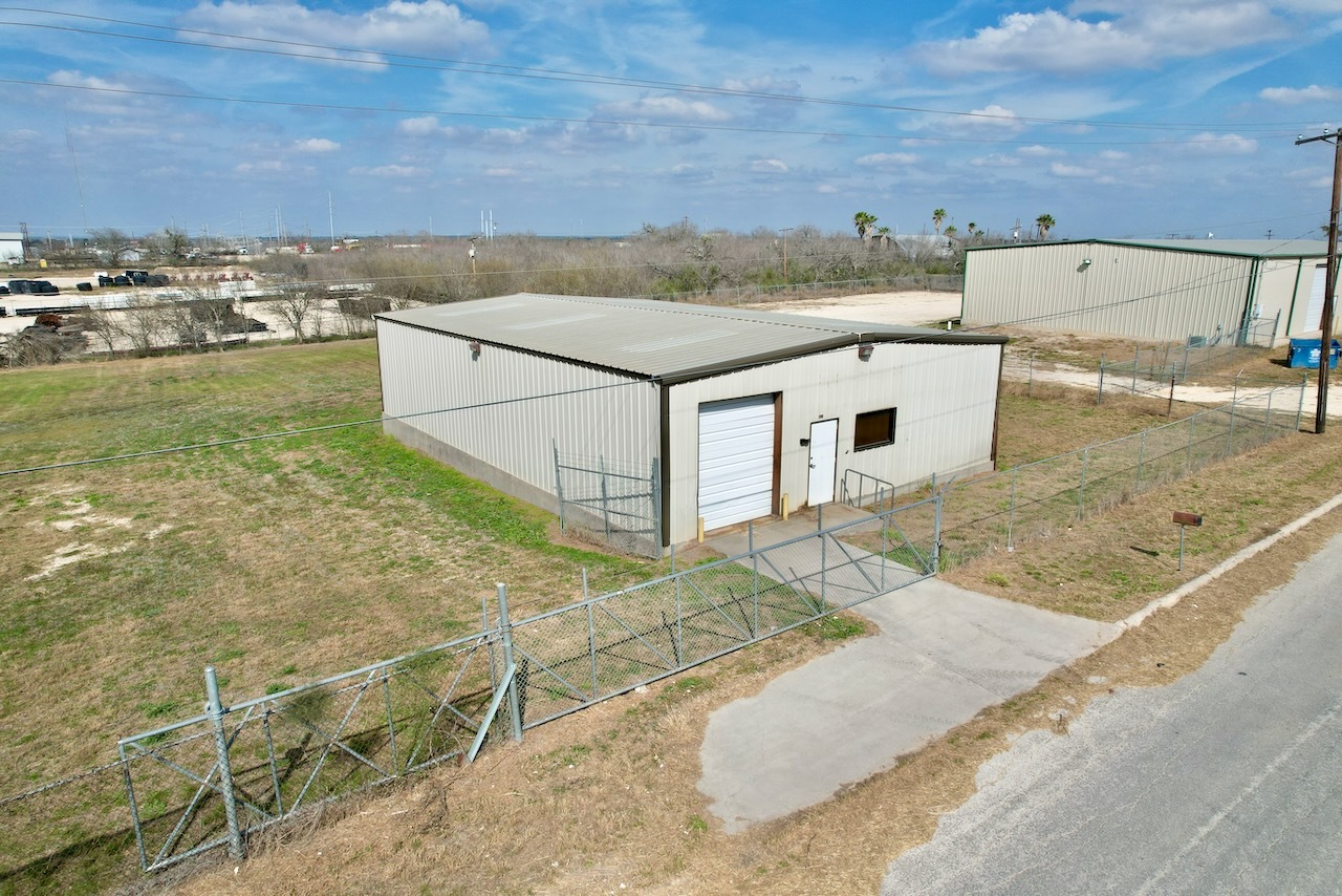 210 Wyoming Blvd, Pleasanton, TX à louer Photo de l’immeuble– Image 1 sur 16