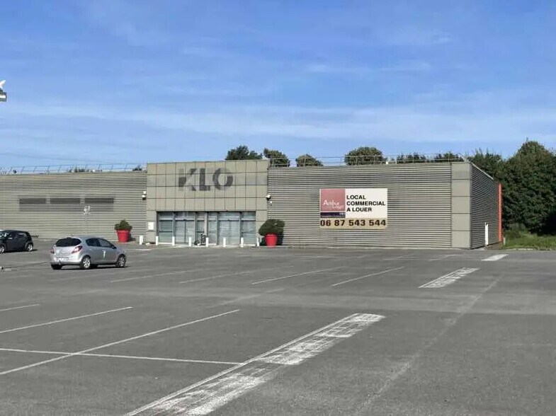 Bureau dans Saint-Quentin à louer - Photo de l’immeuble – Image 1 sur 1