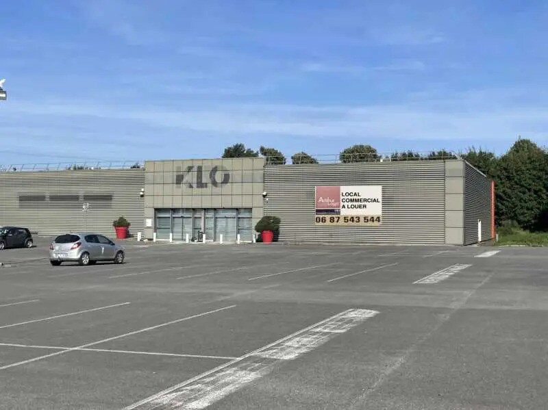 Bureau dans Saint-Quentin à louer Photo de l’immeuble– Image 1 sur 2