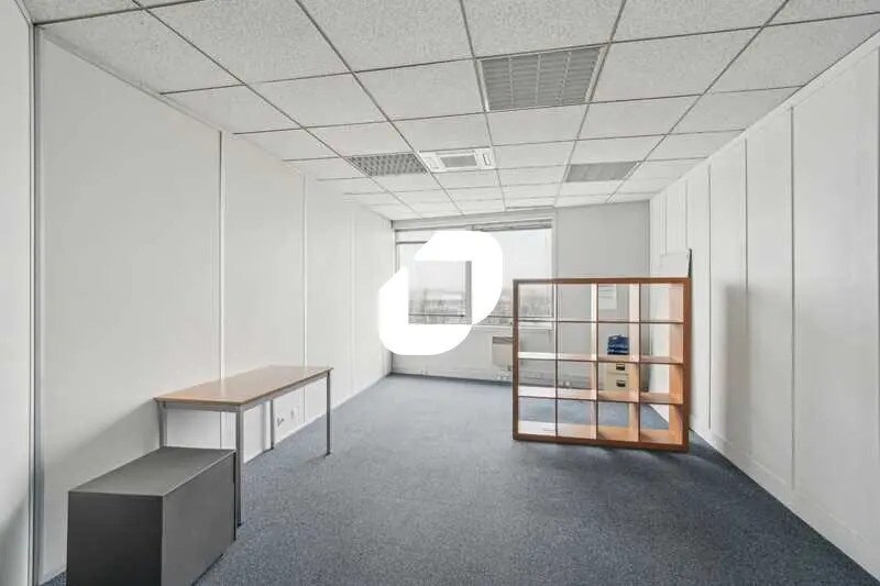 Bureau dans Villepinte à louer - Photo de l’immeuble – Image 1 sur 9