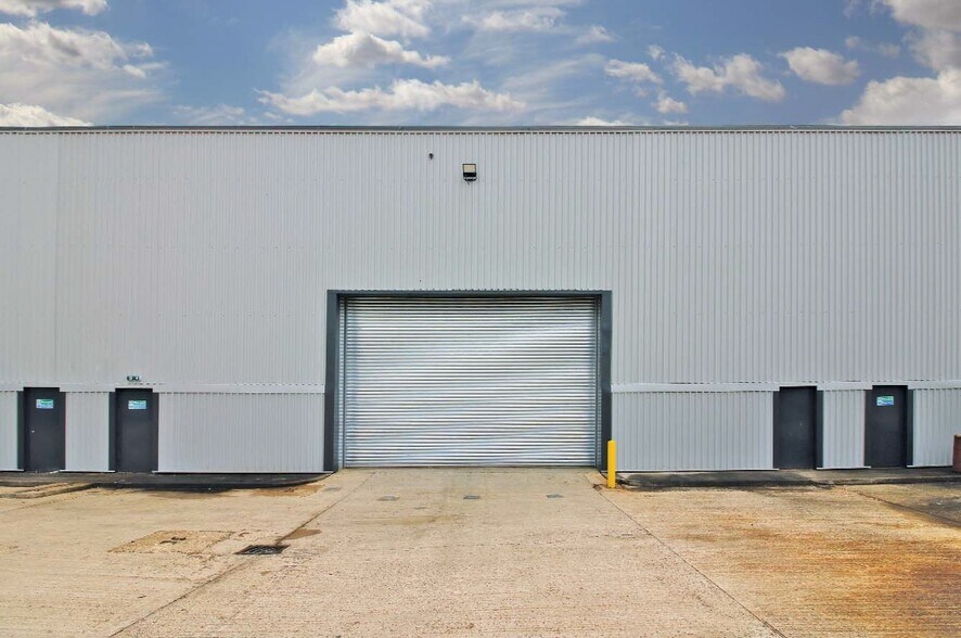 Whitworth Rd, Stevenage à louer - Photo de l’immeuble – Image 3 sur 6