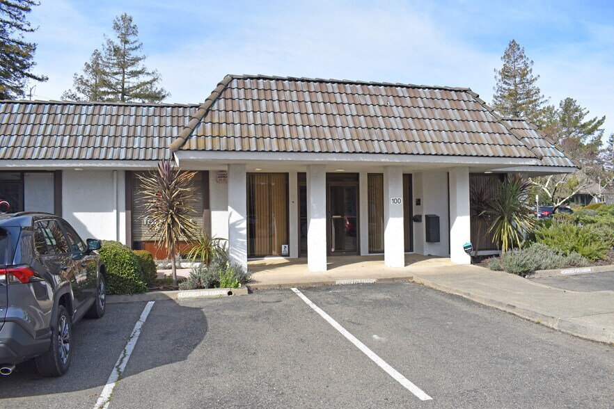 100-114 Wikiup Dr, Santa Rosa, CA à louer - Photo de l’immeuble – Image 3 sur 18