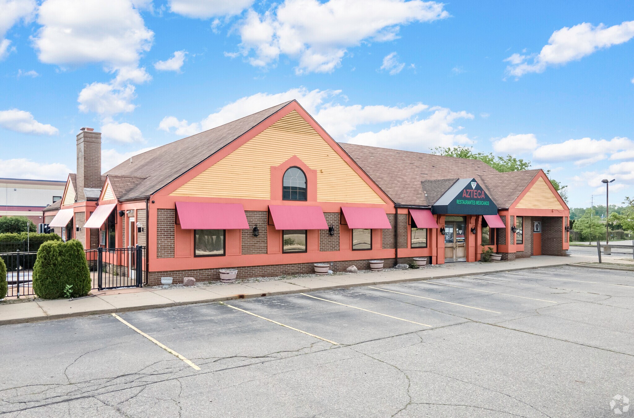 13100 Hall Rd, Sterling Heights, MI à louer Photo principale– Image 1 sur 5